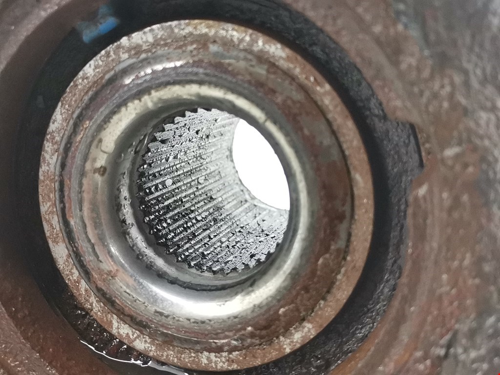 Ступица передняя правая VOLKSWAGEN Touareg 2002-2010