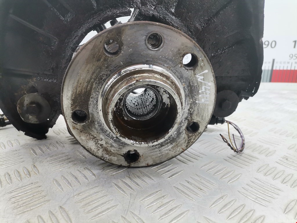 Ступица передняя левая VOLKSWAGEN Touareg 2002-2010