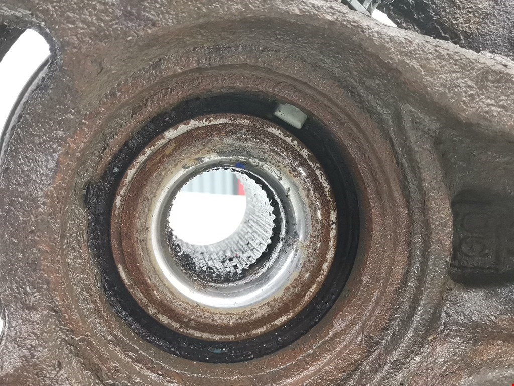 Ступица передняя левая VOLKSWAGEN Touareg 2002-2010