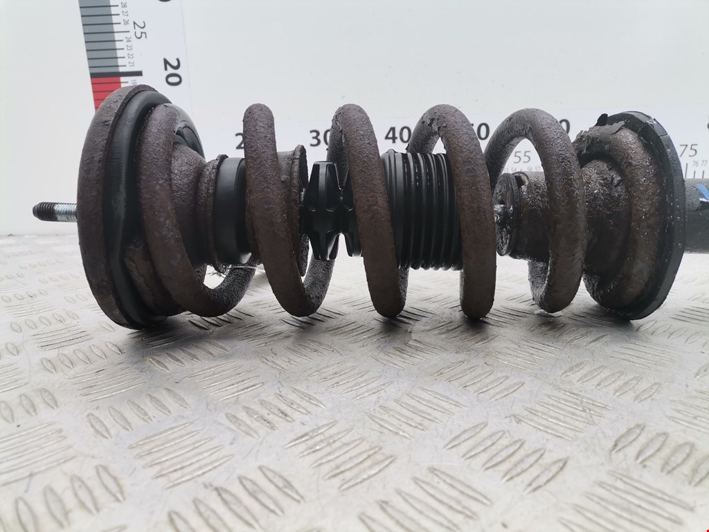 Амортизатор передний правый MITSUBISHI Pajero IV 2006-2022