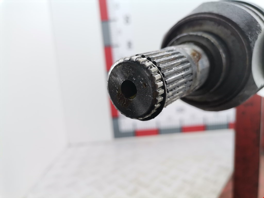 Полуось (привод, приводной вал) передняя правая KIA Cee'd II 2012-2018