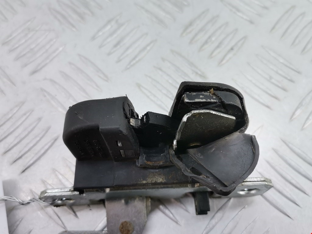 Замок багажника (крышки двери) SEAT Leon 1999-2005