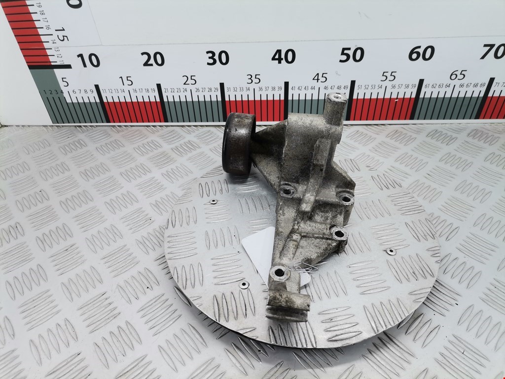 Кронштейн генератора HYUNDAI Grand Starex 2007-н.в.