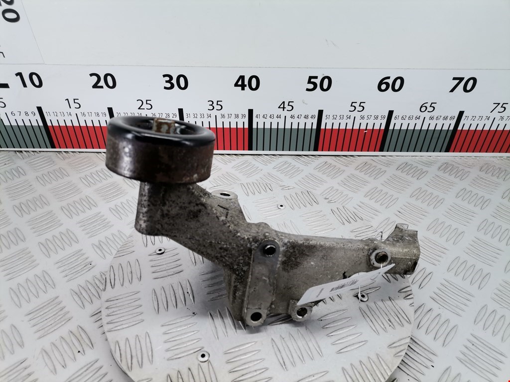 Кронштейн генератора HYUNDAI Grand Starex 2007-н.в.