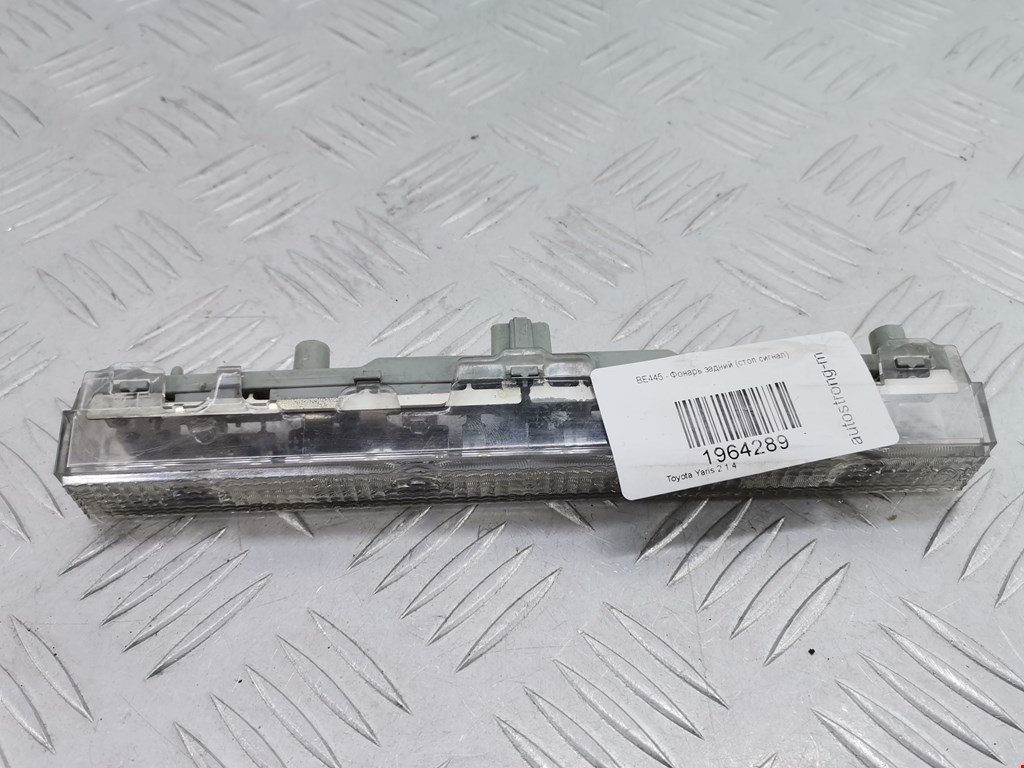 Фонарь дополнительный тормозной (стоп-сигнал) Toyota Yaris 2 (2005-2011)