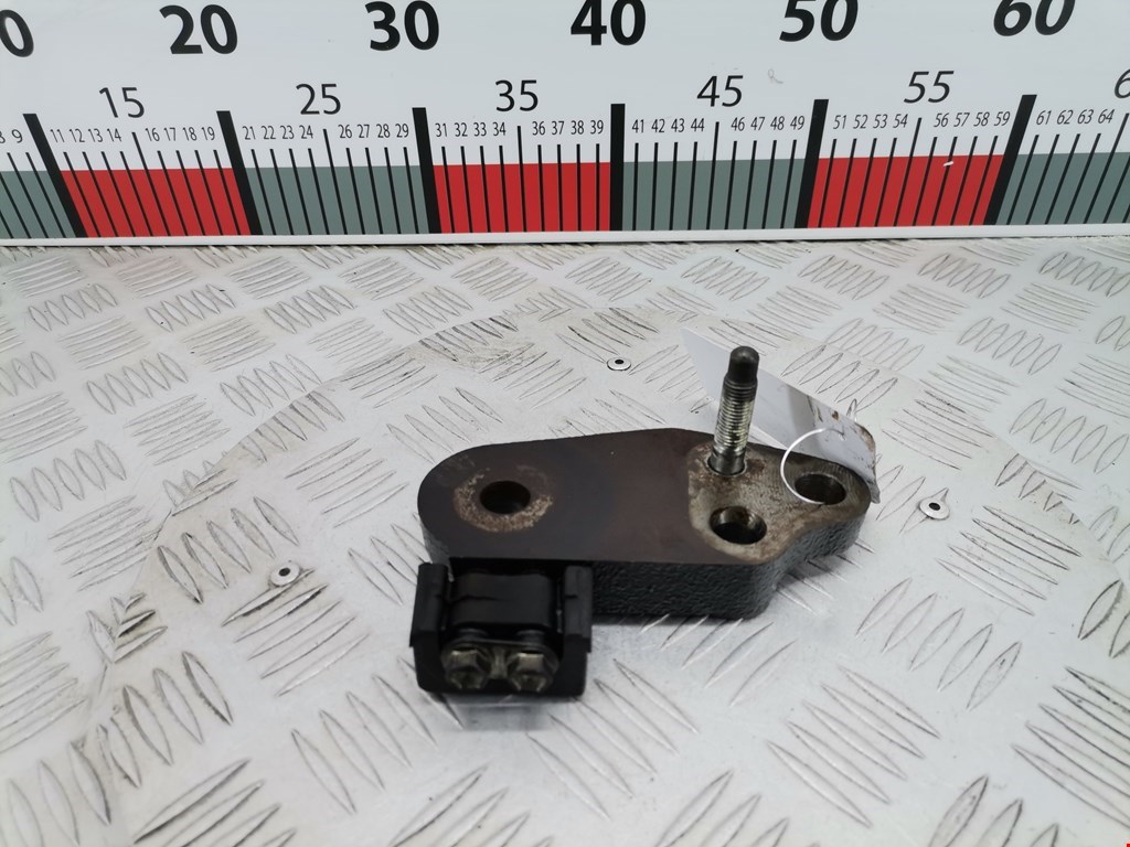 Кронштейн (крепление лапа) двигателя Toyota Avensis 2 (T250) (2003-2010)