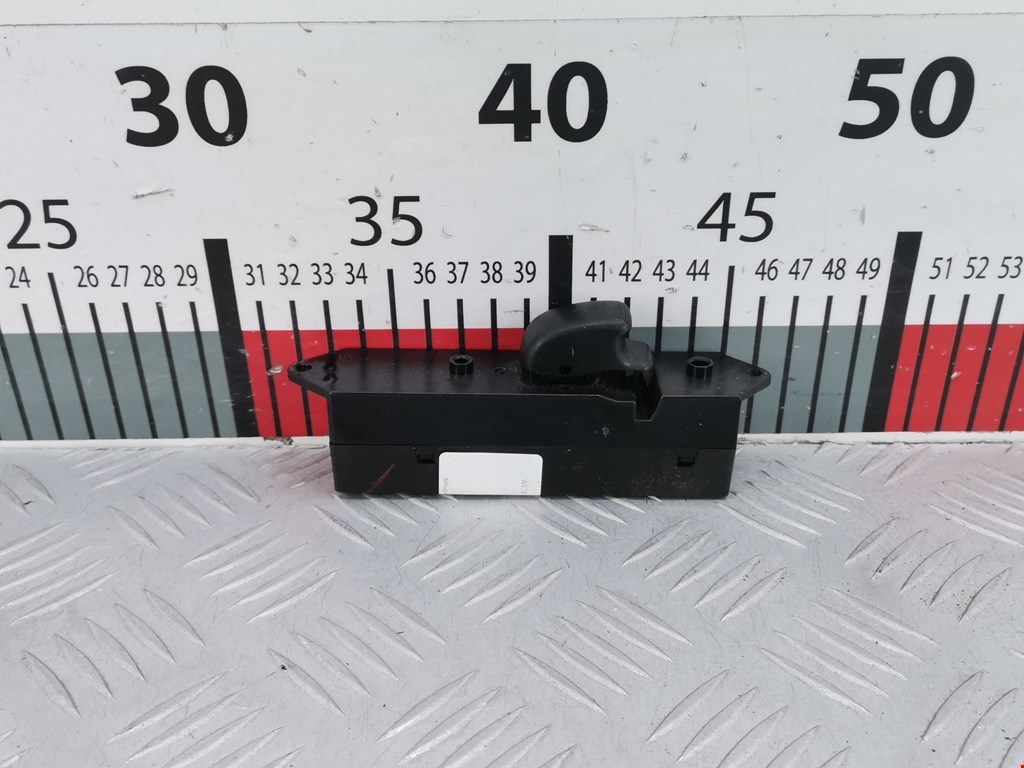 Кнопка стеклоподъемника Mitsubishi Pajero Sport 1 (1998-2008)