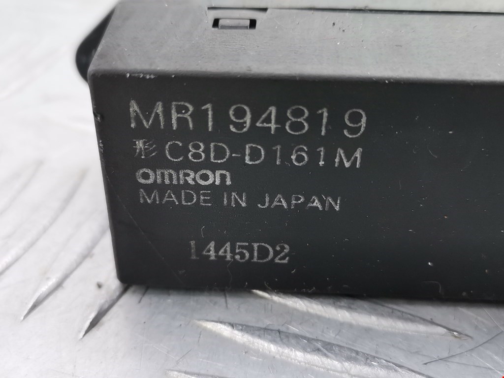 Кнопка стеклоподъемника MITSUBISHI Pajero Sport 1998-2008