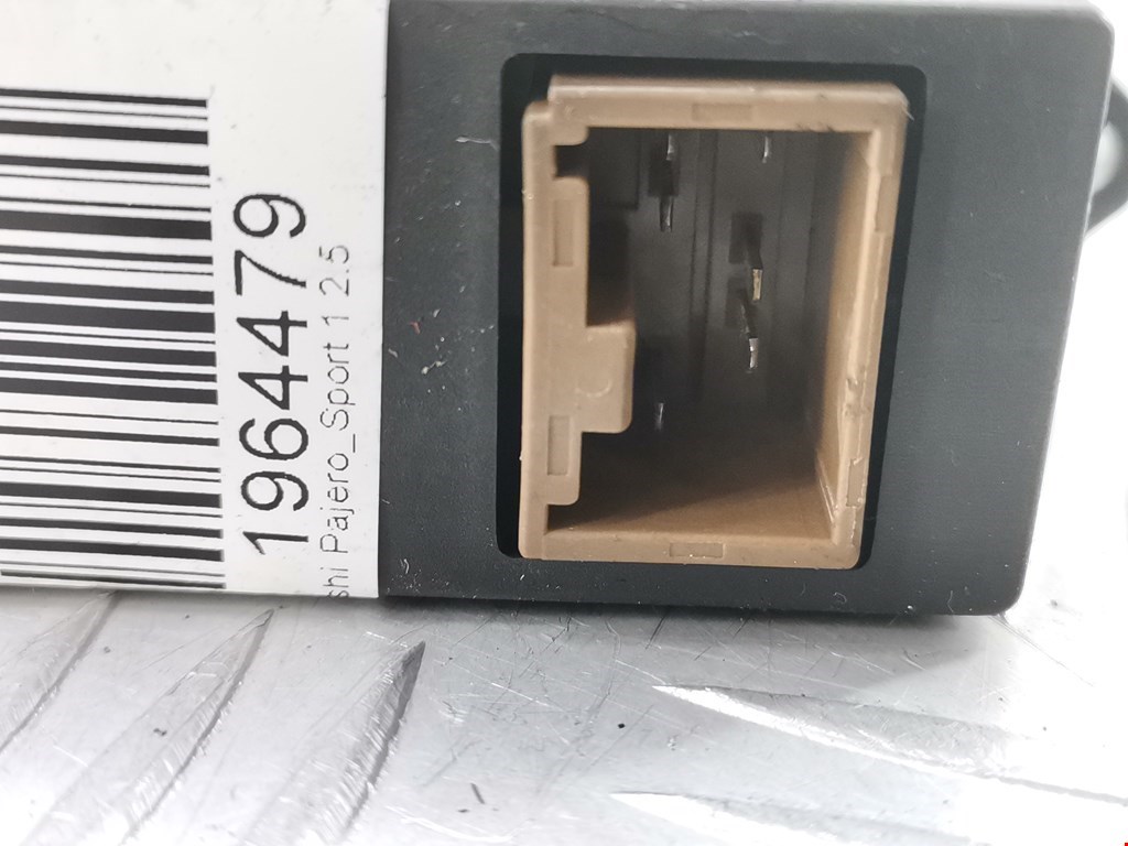 Кнопка стеклоподъемника MITSUBISHI Pajero Sport 1998-2008