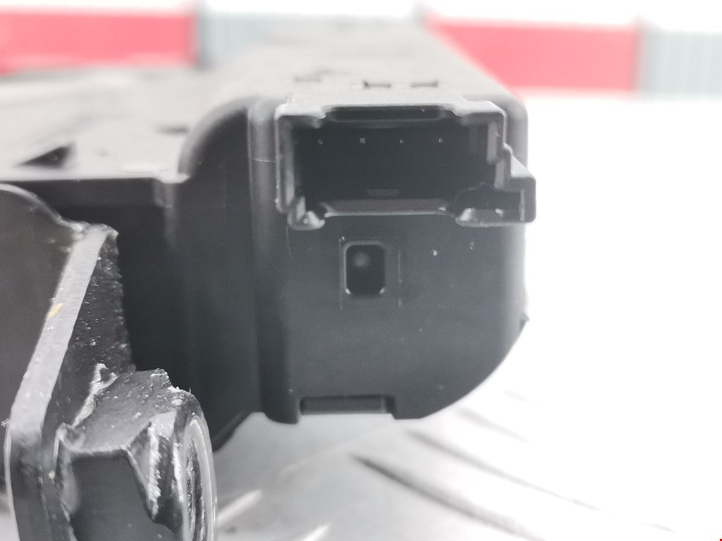 Замок багажника (крышки двери) BMW X1 E84 2009-2015