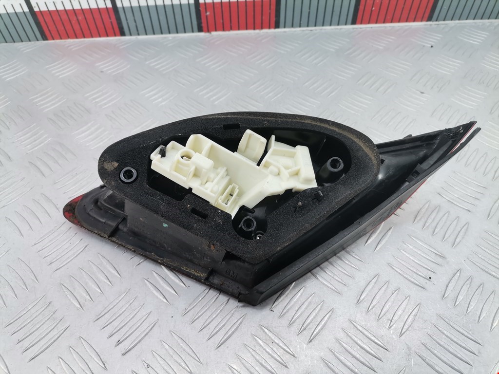 Фонарь задний внутренний левый OPEL Astra J 2009-2017