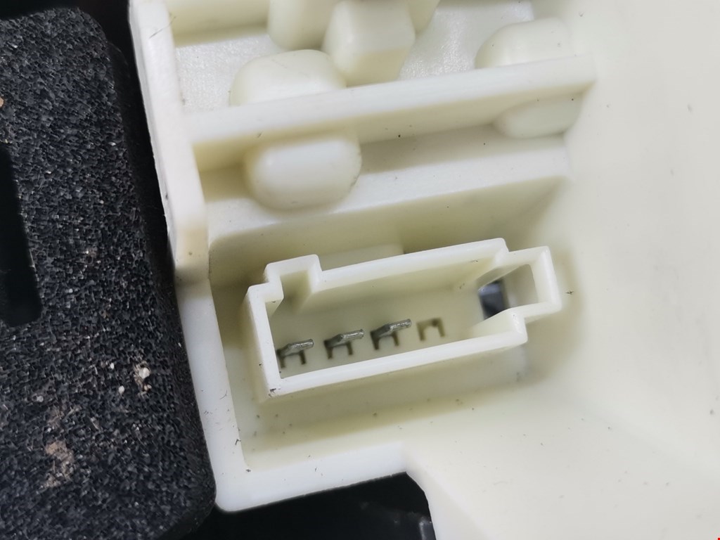 Фонарь задний внутренний левый OPEL Astra J 2009-2017