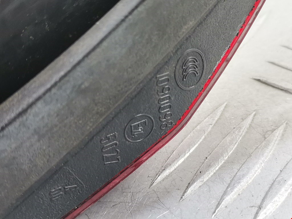 Фонарь задний внутренний левый OPEL Astra J 2009-2017