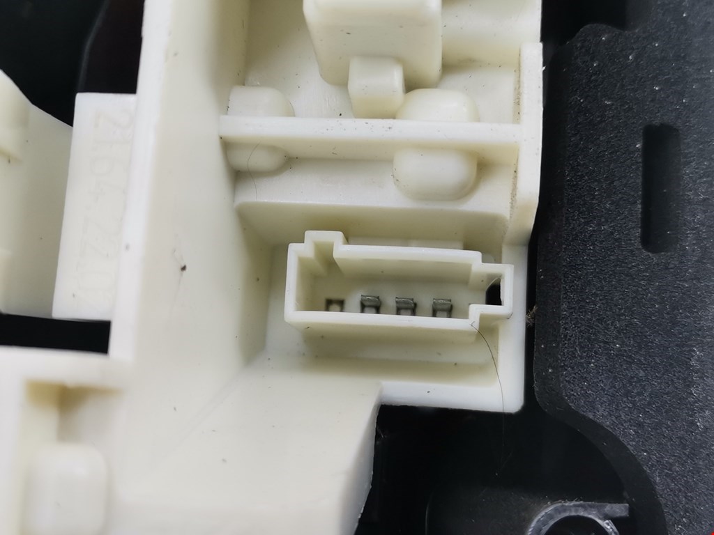 Фонарь задний внутренний правый OPEL Astra J 2009-2017