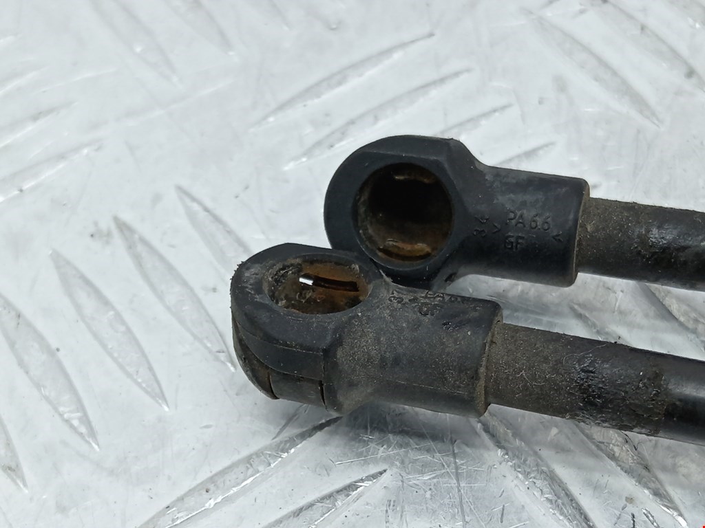 Амортизатор крышки (двери) багажника VOLKSWAGEN Passat B5 1997-2005