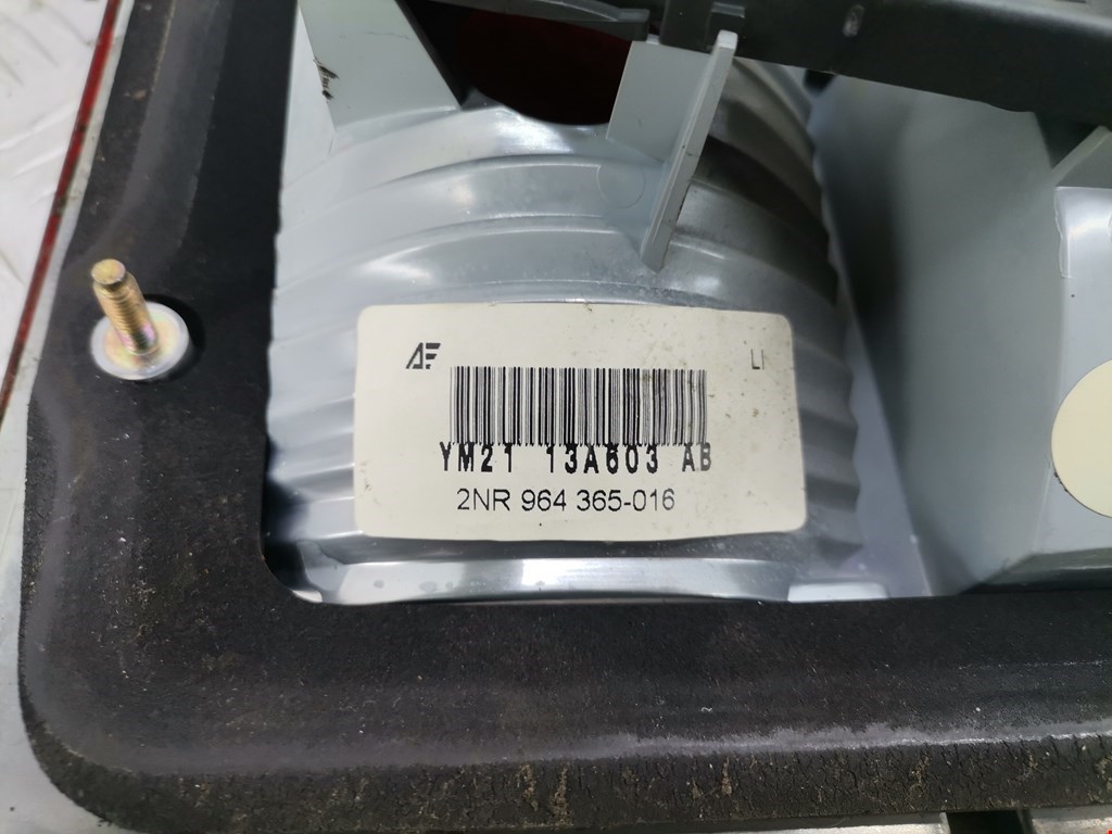 Фонарь задний внутренний левый FORD Galaxy 1995-2005