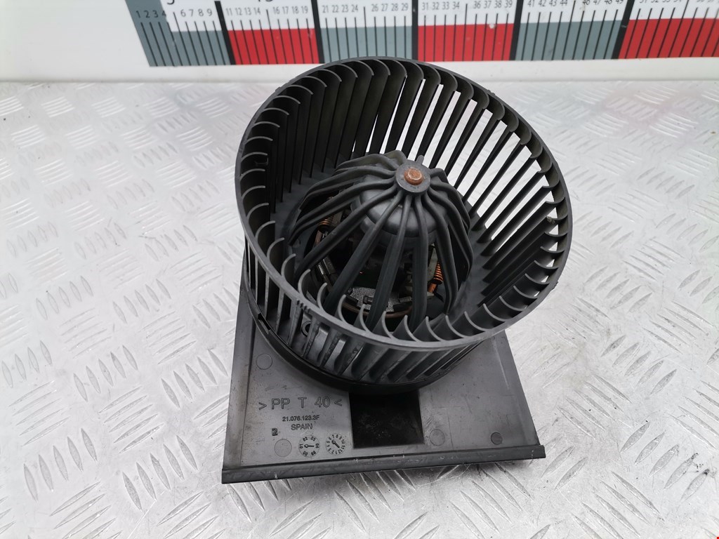 Моторчик (мотор) отопителя салона SEAT Cordoba 1993-2002