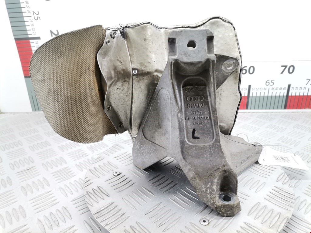 Кронштейн (крепление лапа) двигателя Audi A4 B6 (2000-2006)