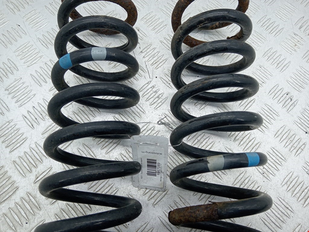 Пружина задняя левая/правая MERCEDES-BENZ C-Class C-klasse W202 1993-2000