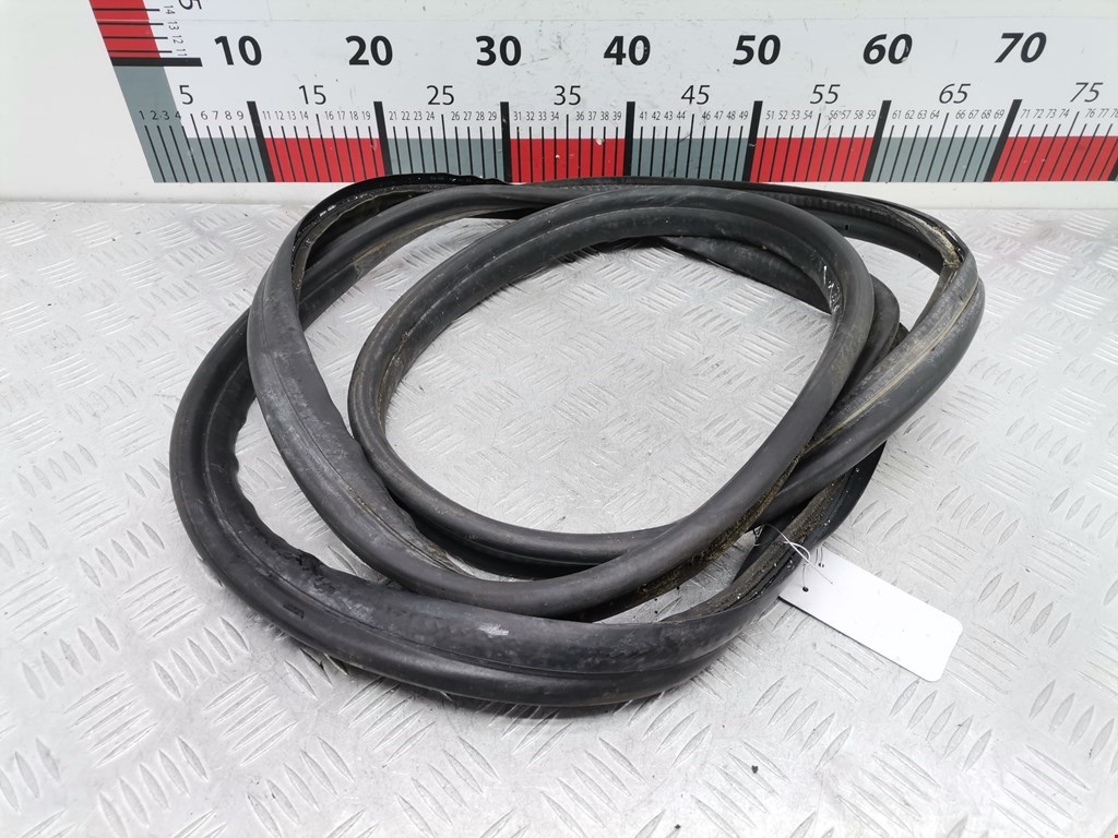 Уплотнитель (наружный) MERCEDES-BENZ C-Class C-klasse W202 1993-2000