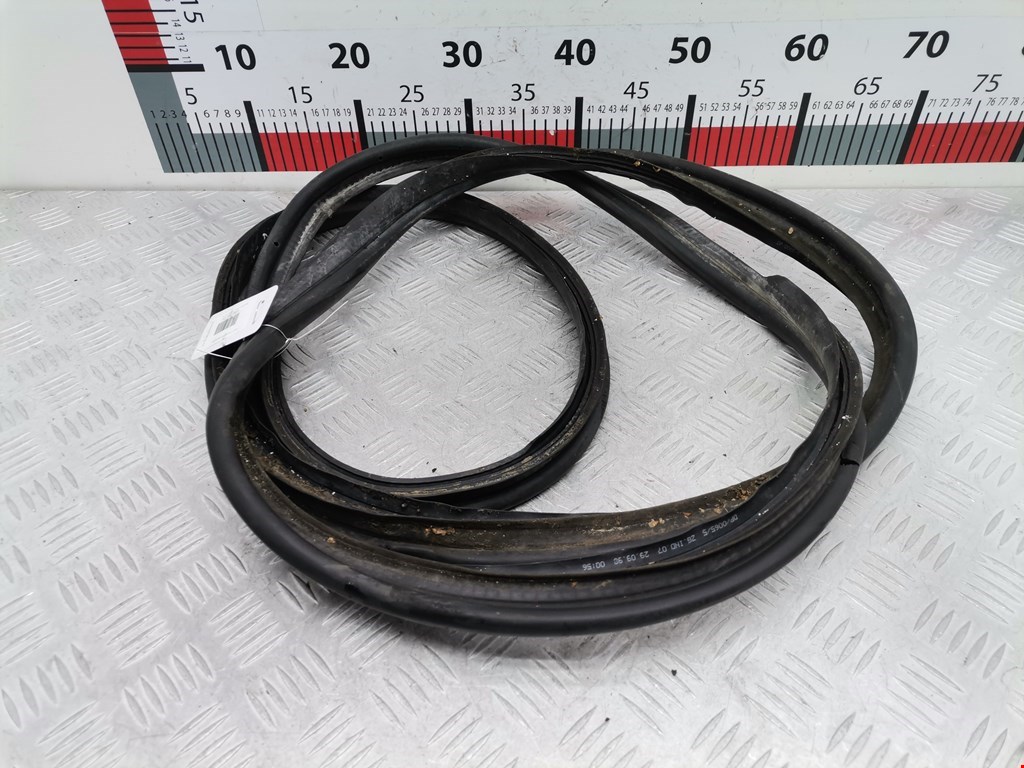 Уплотнитель (наружный) MERCEDES-BENZ C-Class C-klasse W202 1993-2000