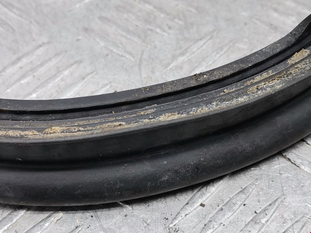 Уплотнитель (наружный) MERCEDES-BENZ C-Class C-klasse W202 1993-2000