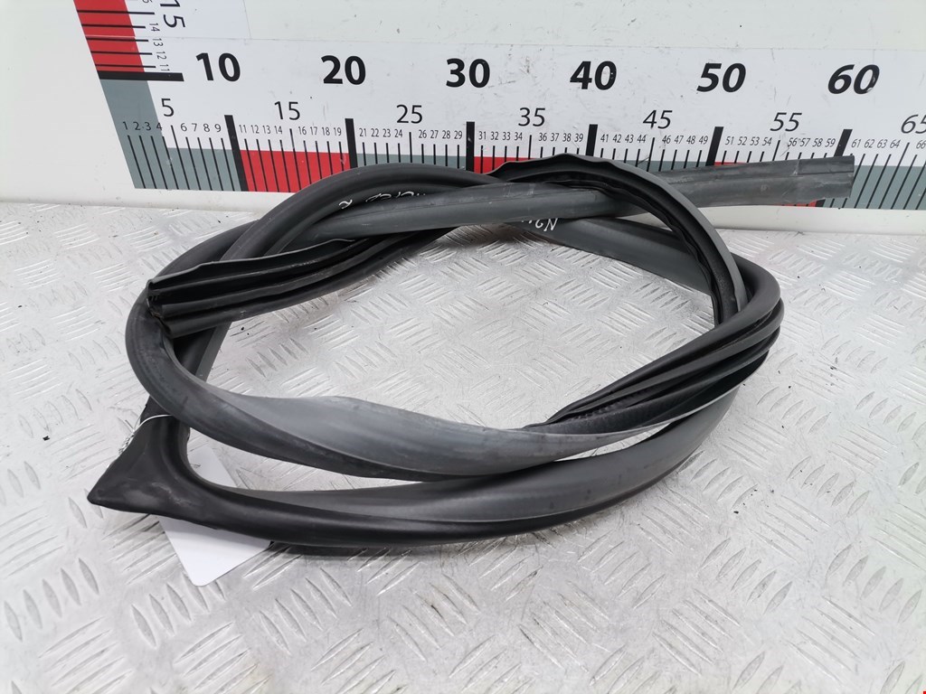 Уплотнитель двери KIA Magentis 2000-2006