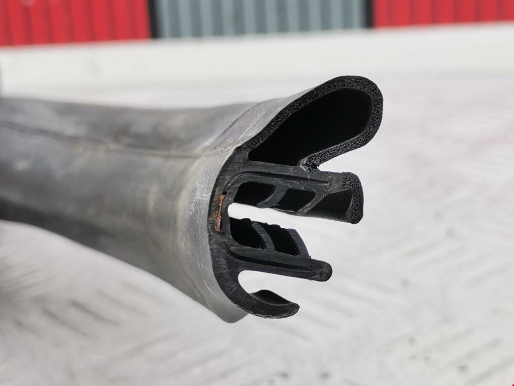 Уплотнитель двери KIA Magentis 2000-2006