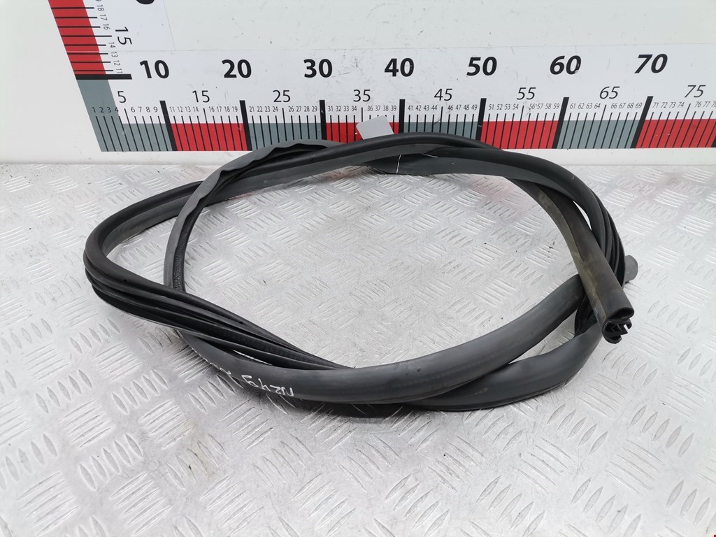 Уплотнитель двери KIA Magentis 2000-2006