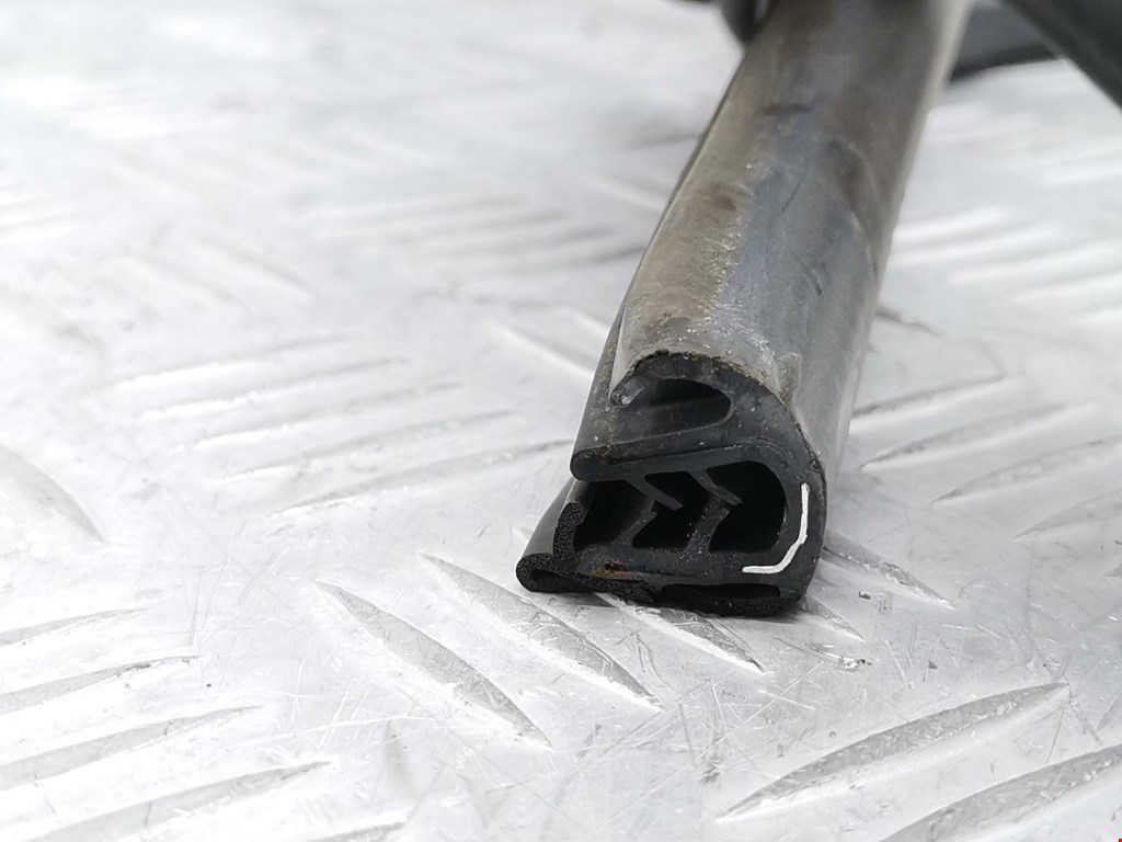 Уплотнитель двери KIA Magentis 2000-2006