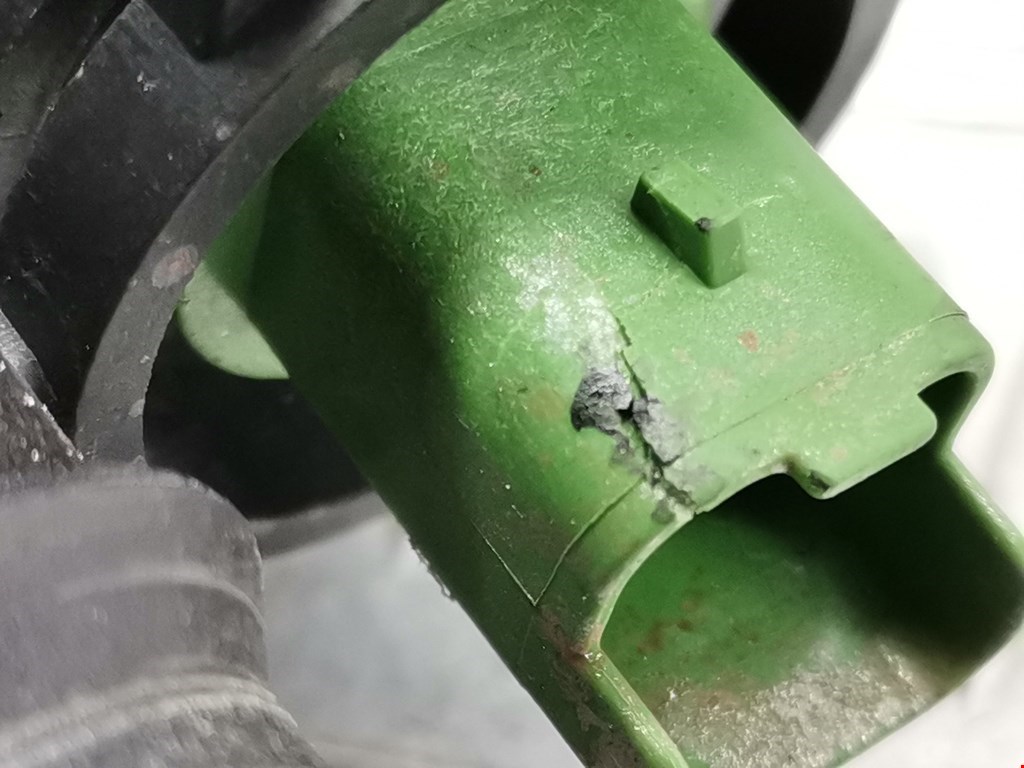 Корпус термостата FORD C-MAX 2003-2010