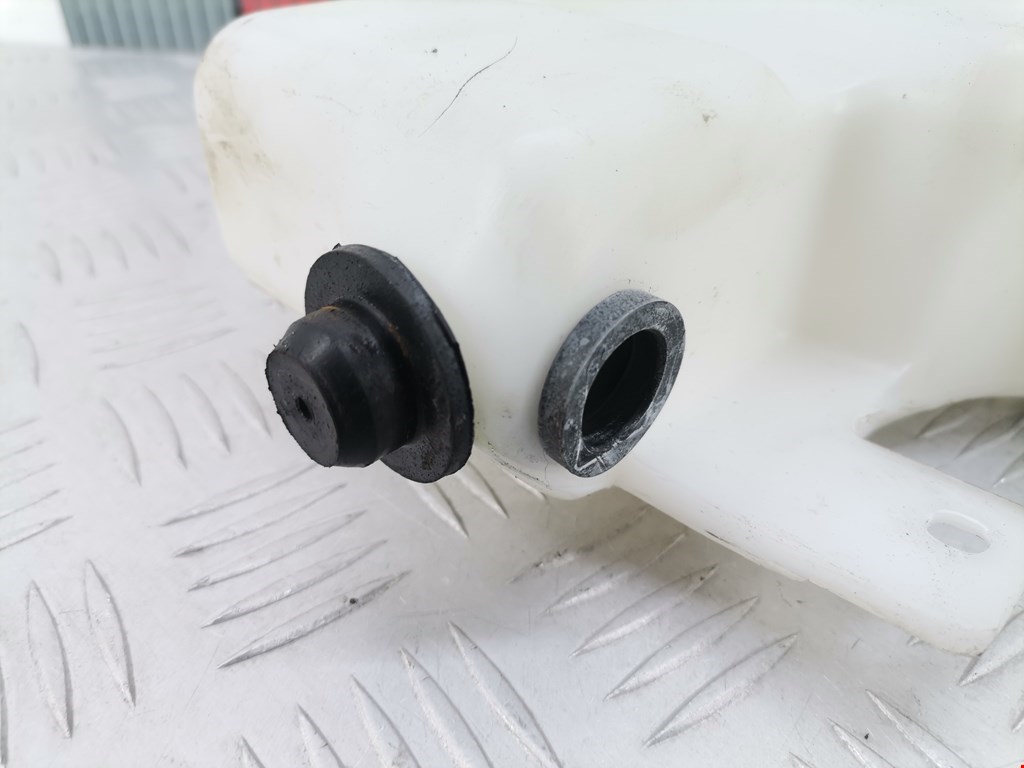 Бачок омывателя MITSUBISHI Pajero IV 2006-2022