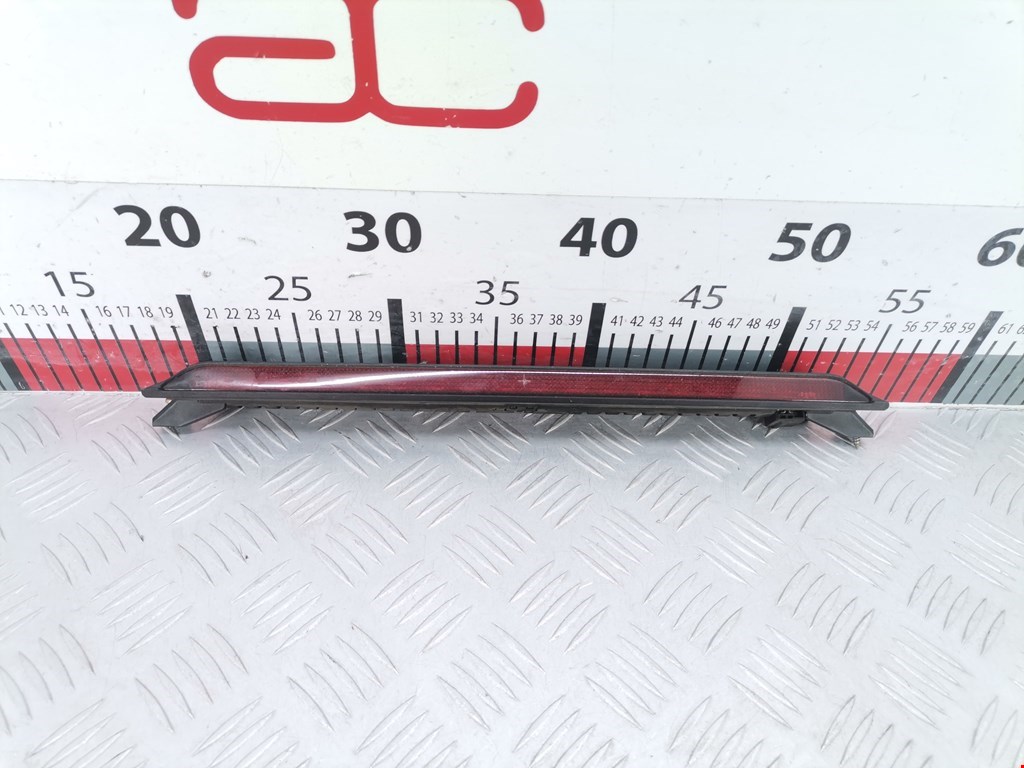 Фонарь дополнительный тормозной (стоп-сигнал) Volkswagen Bora(Jetta) (1998-2005)