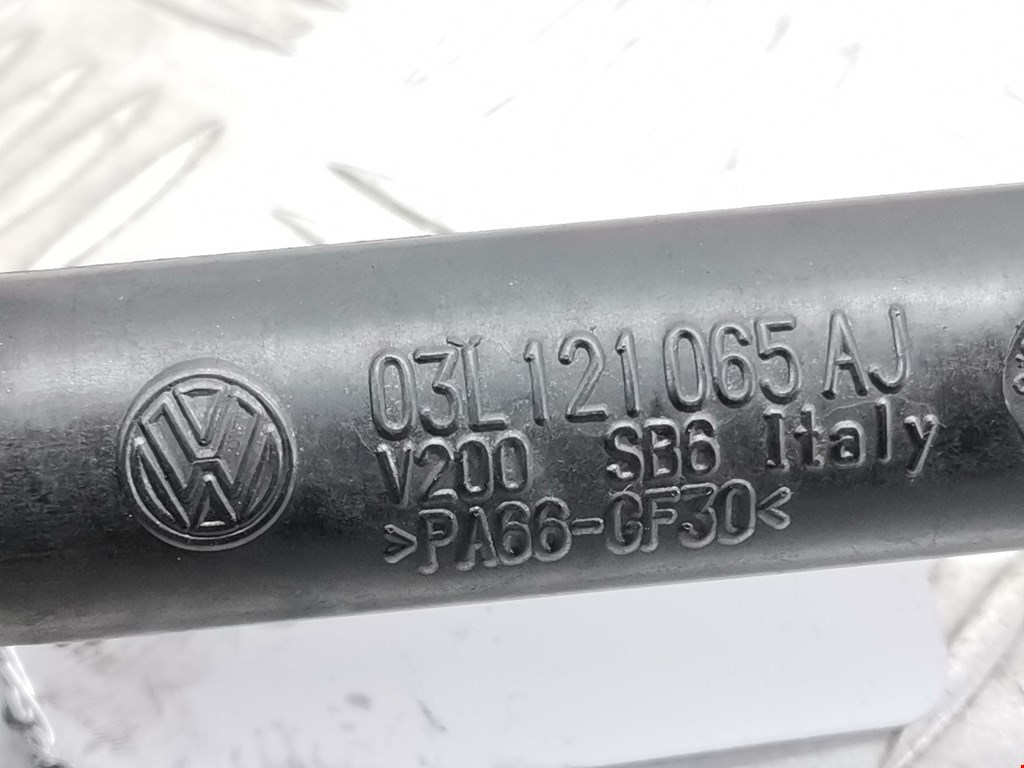 Патрубок VOLKSWAGEN Touran 2003-2010