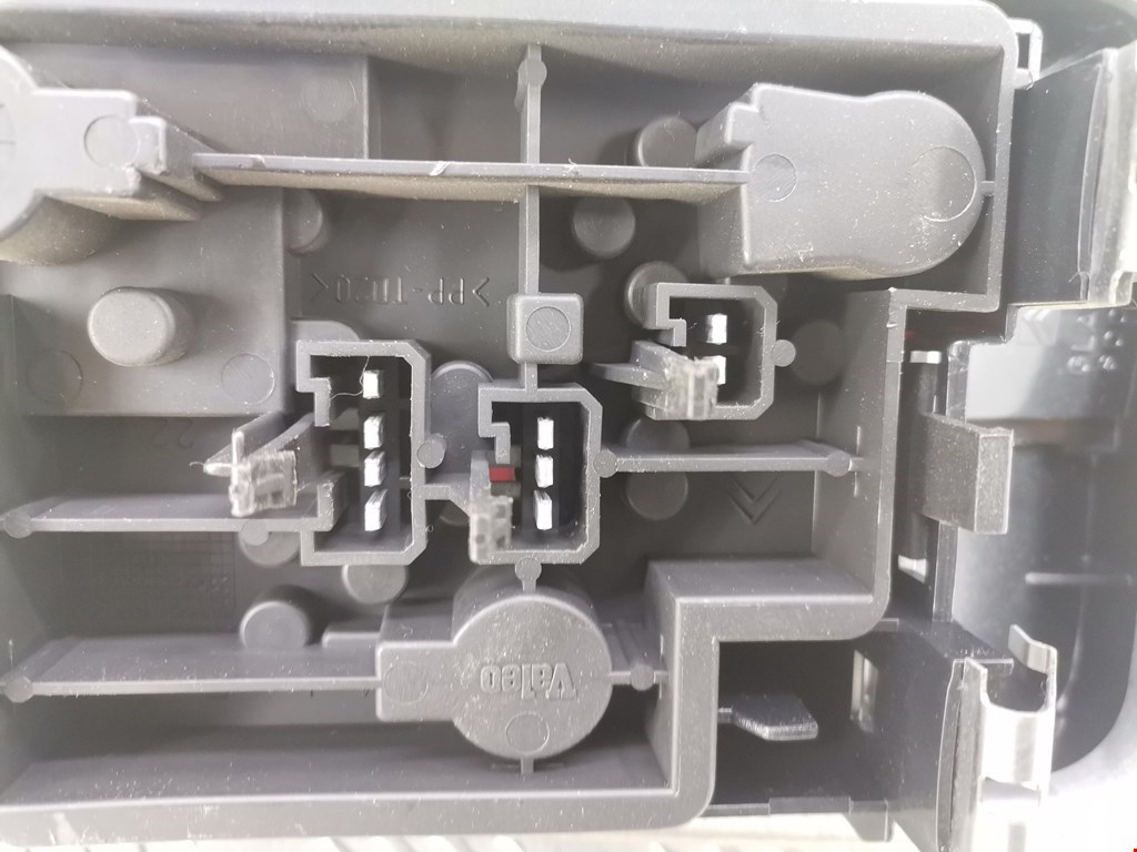 Фонарь задний внутренний правый CITROEN Xantia 1993-2002