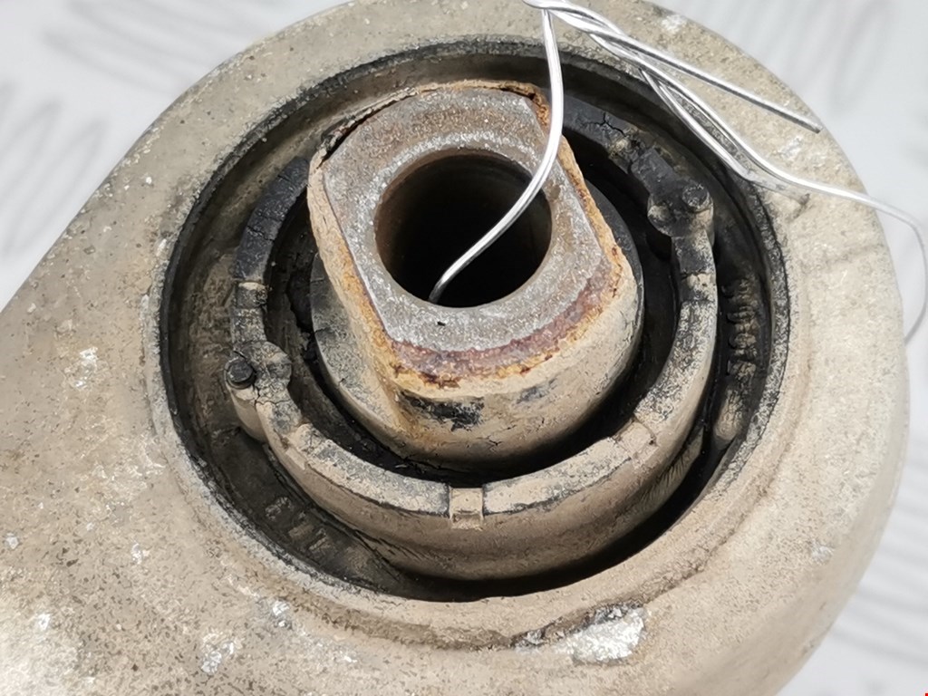 Рычаг передний правый VOLKSWAGEN Passat B5 1997-2005