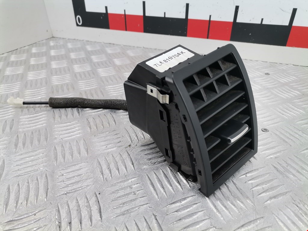 Дефлектор воздушный VOLKSWAGEN Touareg 2002-2010