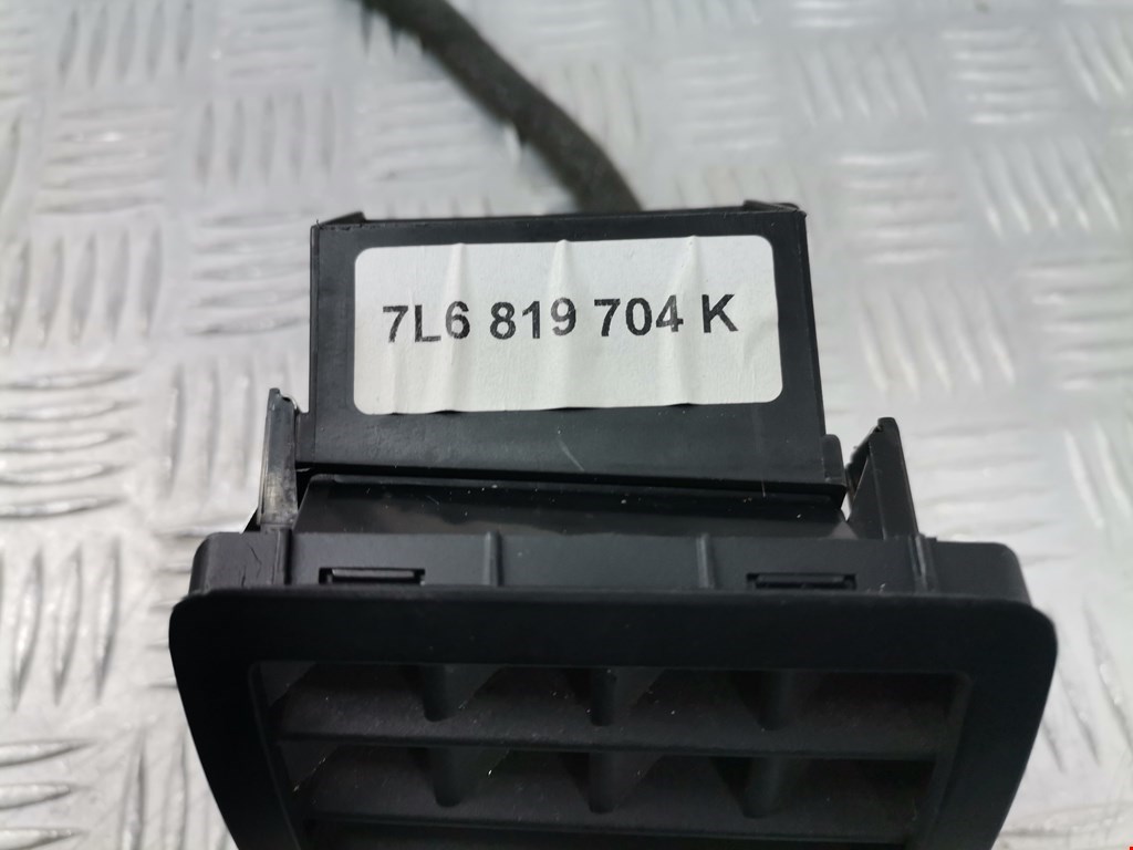 Дефлектор воздушный VOLKSWAGEN Touareg 2002-2010