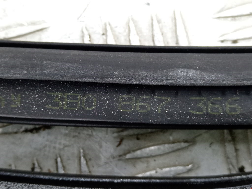 Уплотнитель двери VOLKSWAGEN Passat B5 1997-2005