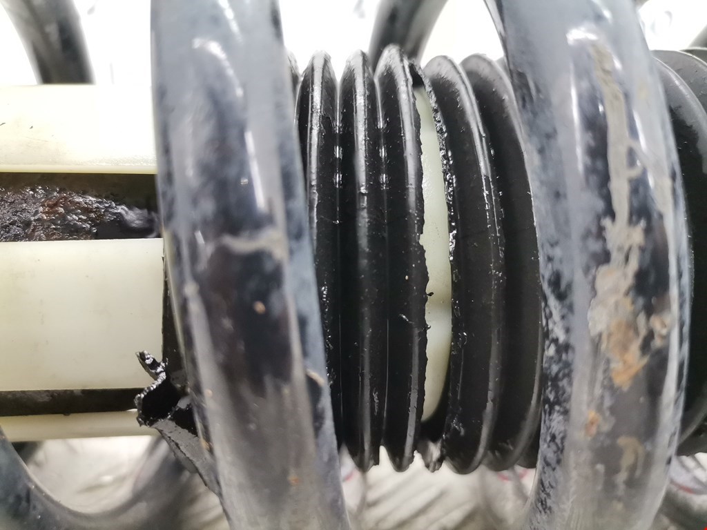 Амортизатор задний левый VOLKSWAGEN Touareg 2002-2010