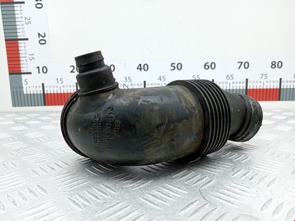 Патрубок воздушного фильтра VOLKSWAGEN Touareg 2002-2010