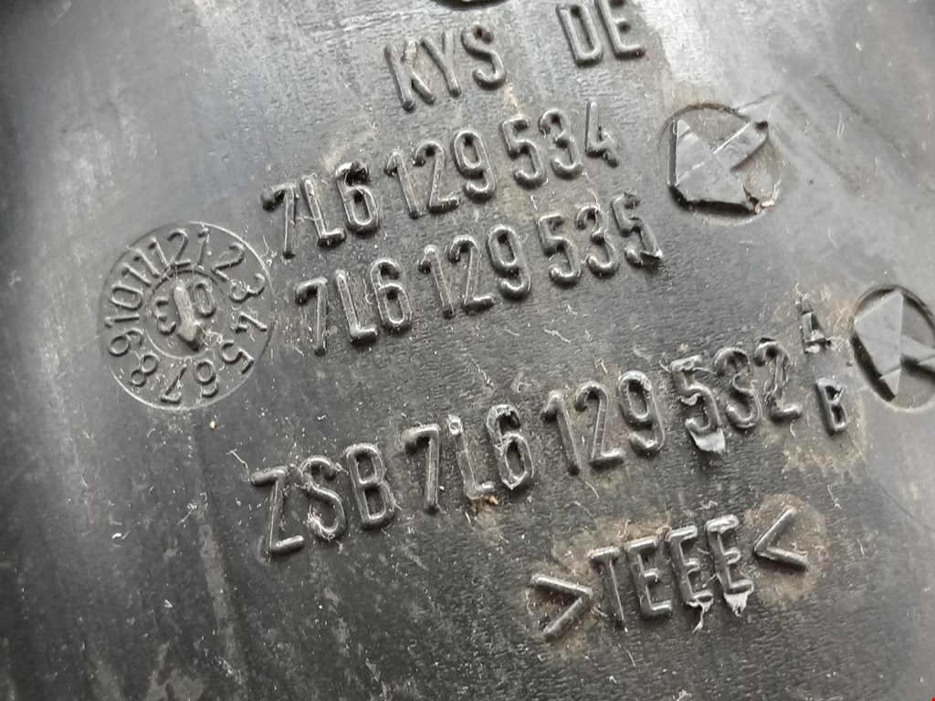 Патрубок воздушного фильтра VOLKSWAGEN Touareg 2002-2010