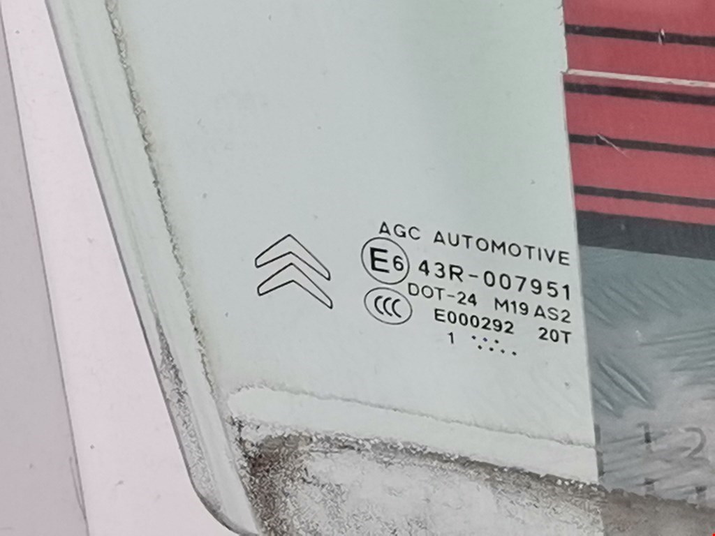 Стекло двери переднее правое CITROEN DS3 2009-2015