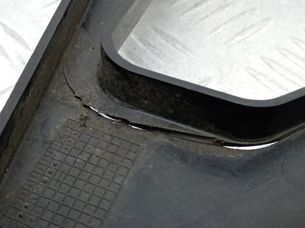 Кронштейн заднего бампера левый правый BMW 1er E81\E87 2004-2011