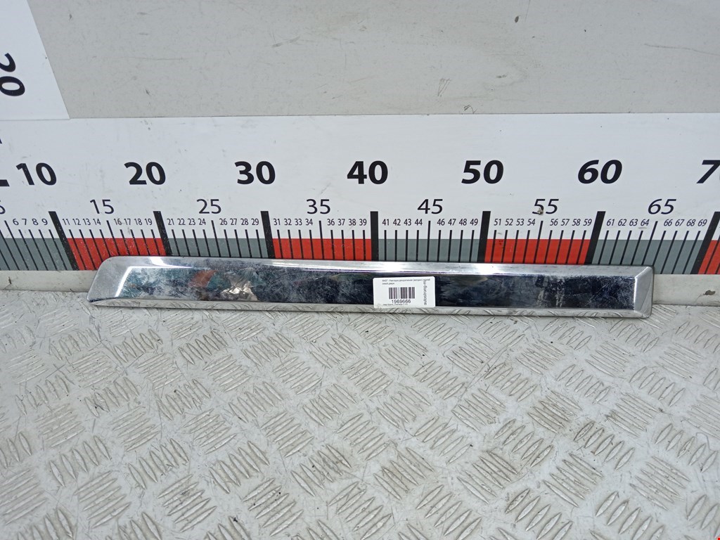 Накладка декоративная (молдинг) двери задней левой Jeep Grand Cherokee 3 (2004-2013)