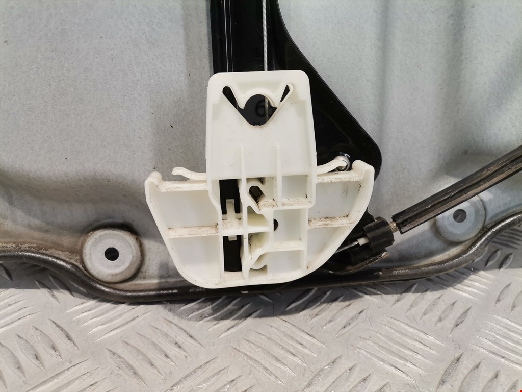 Стеклоподъемник задний правый VOLKSWAGEN Touran 2003-2010