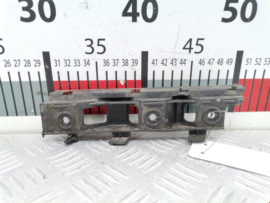 Кронштейн переднего бампера правый VOLKSWAGEN Passat B6 2005-2011