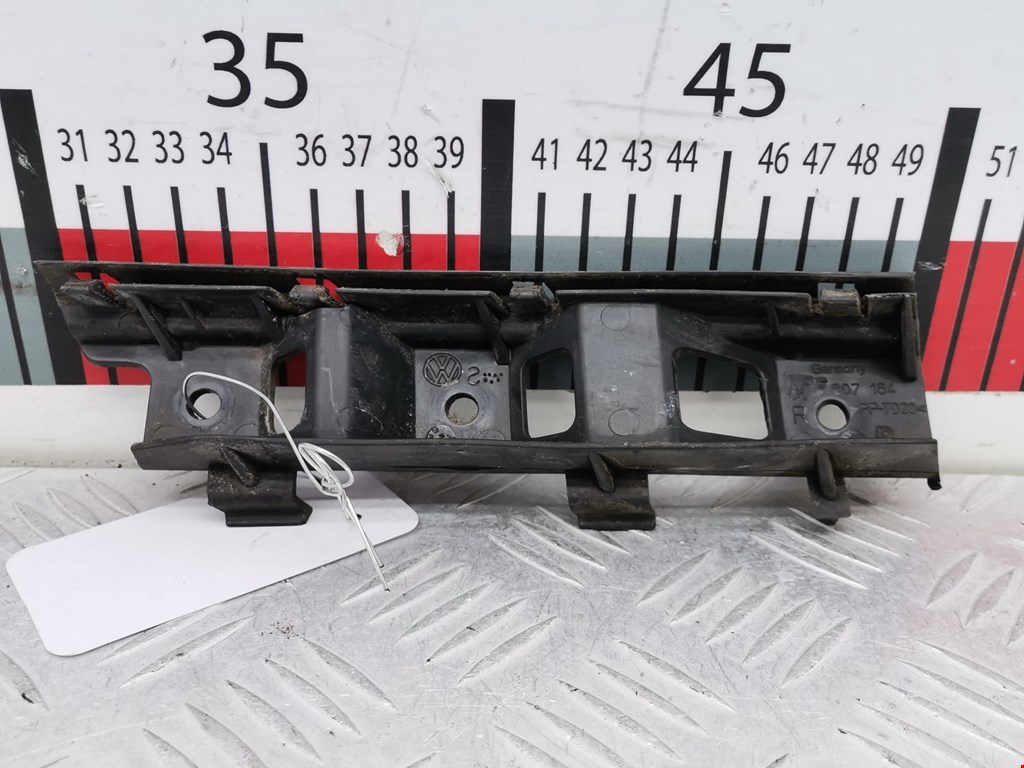 Кронштейн переднего бампера правый VOLKSWAGEN Passat B6 2005-2011