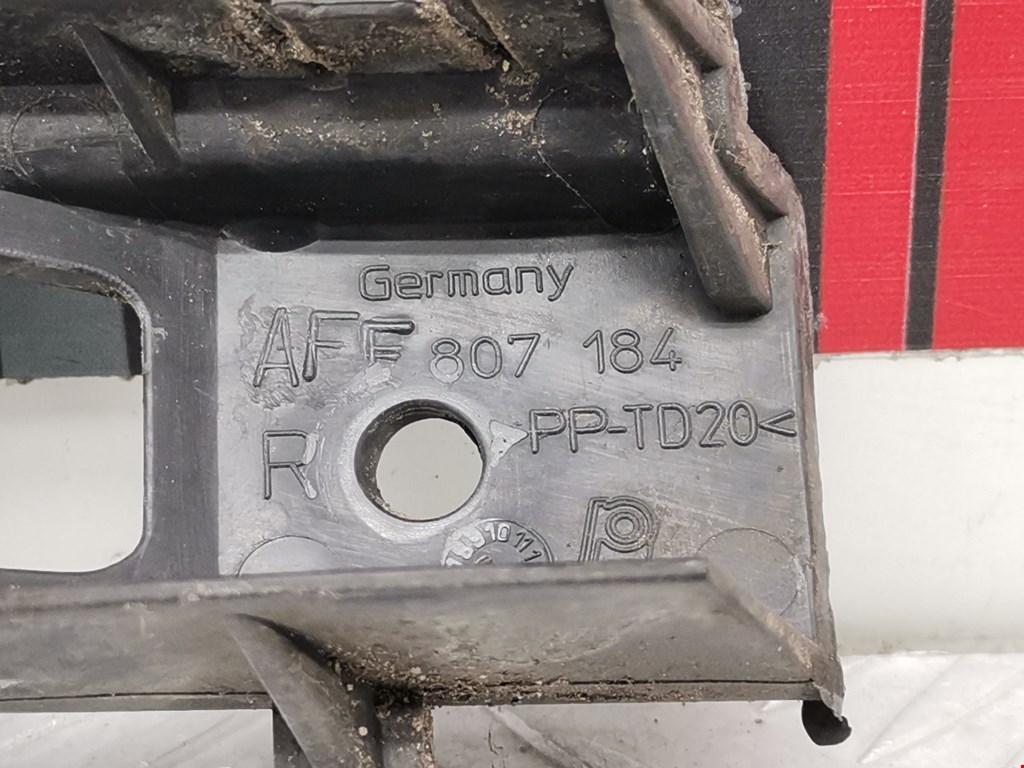 Кронштейн переднего бампера правый VOLKSWAGEN Passat B6 2005-2011