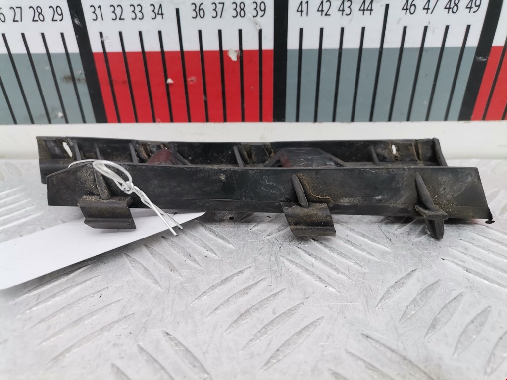 Кронштейн переднего бампера правый VOLKSWAGEN Passat B6 2005-2011